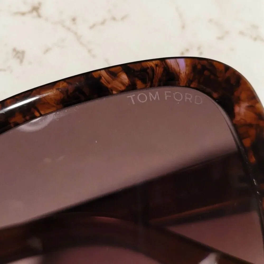 Tom Ford Valeria FT0389